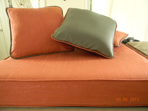 Toss cushions with contrasting piping and invisible zippers